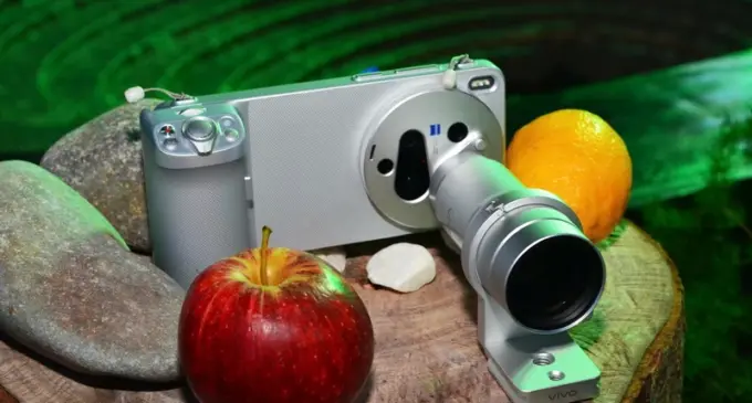 vivo Việt Nam có nhiều ưu đãi mở bán cho smartphone flagship vivo X300 Ultra trang bị ống kính bậc thầy ZEISS