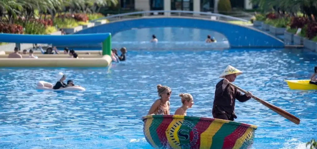 Sheraton Grand Danang có thêm sân chơi pickleball và hoạt động thuyền thúng xoay phục vụ du khách