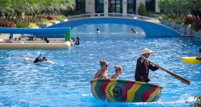 Sheraton Grand Danang có thêm sân chơi pickleball và hoạt động thuyền thúng xoay phục vụ du khách