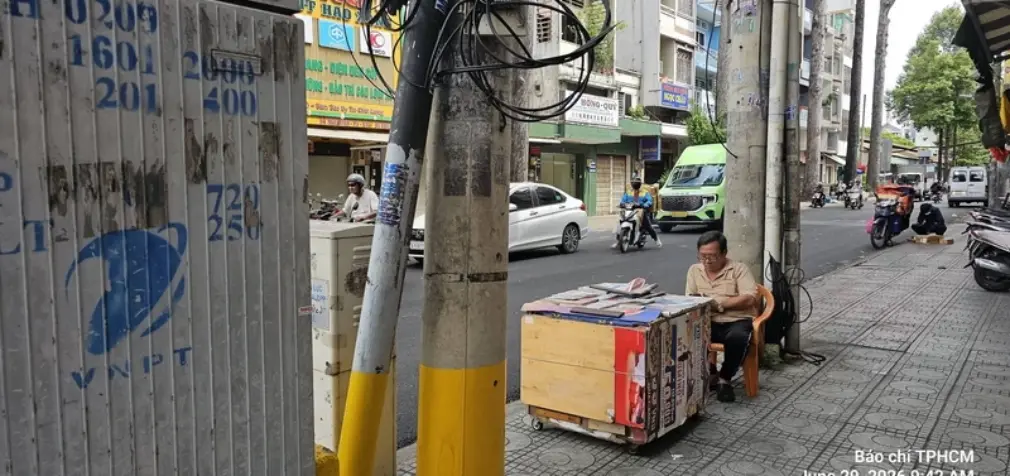 Từ “sạp báo” tới “bàn báo”