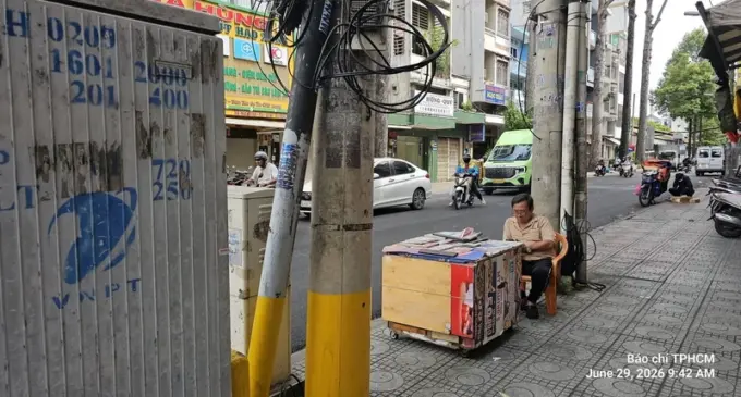 Từ “sạp báo” tới “bàn báo”
