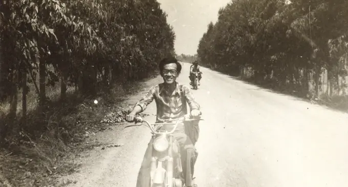 HỒI ỨC: Người viết báo hồi đầu thập niên 1980 đi tác nghiệp bằng gì?