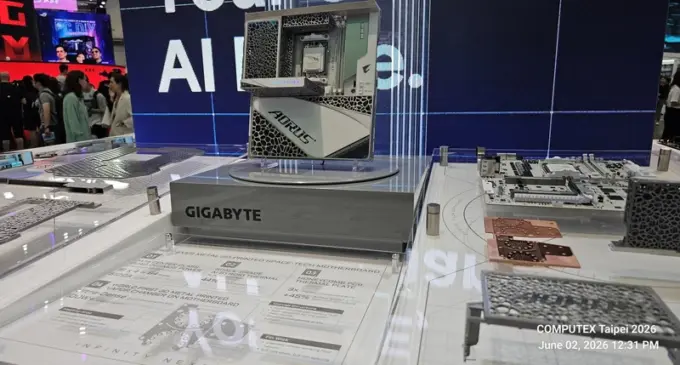 GIGABYTE giới thiệu bo mạch chủ đầu tiên được in 3D kim loại X870E Aorus Infinity Next