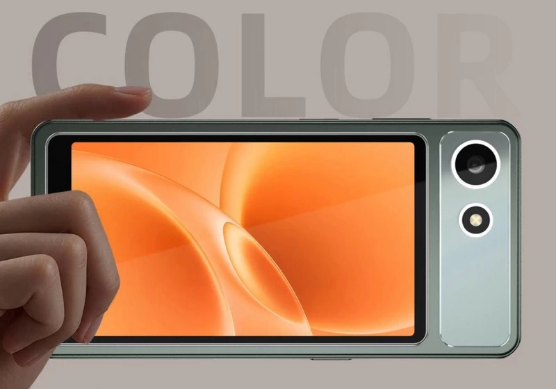 Màn hình LCD màu gắn trên lưng máy.